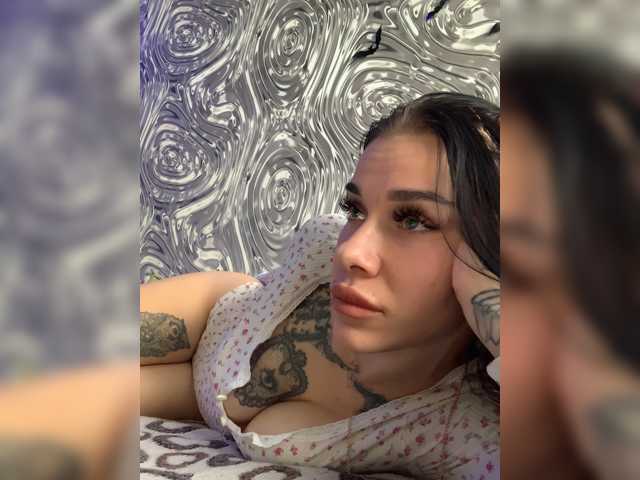 MaidenCrystal live cam on BongaCams