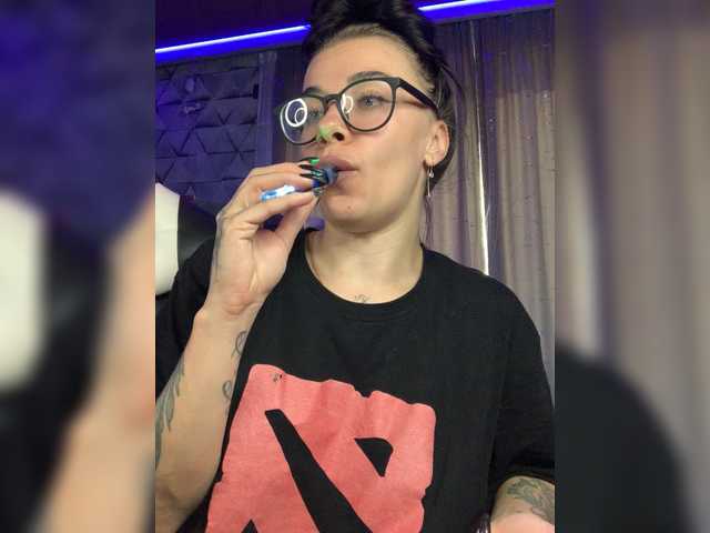MaidenCrystal live cam on BongaCams