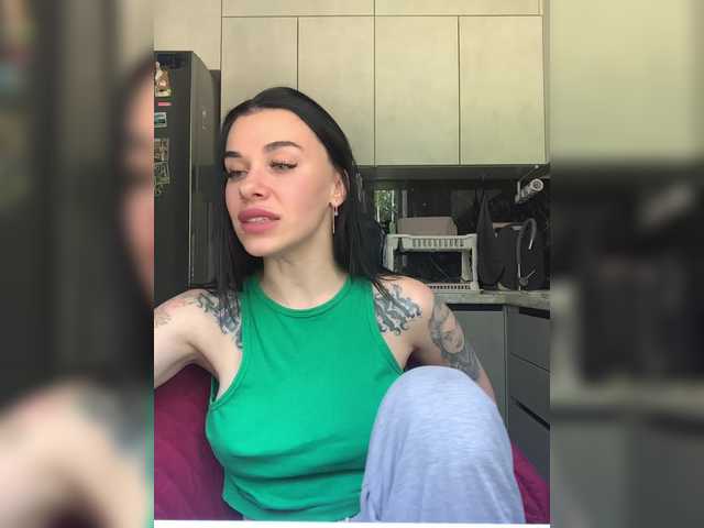 MaidenCrystal live cam on BongaCams