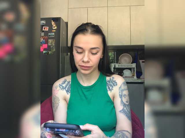 MaidenCrystal live cam on BongaCams
