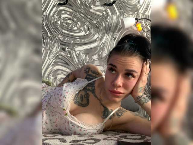 MaidenCrystal live cam on BongaCams
