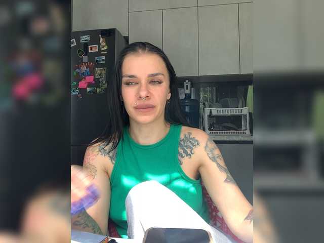 MaidenCrystal live webcam show