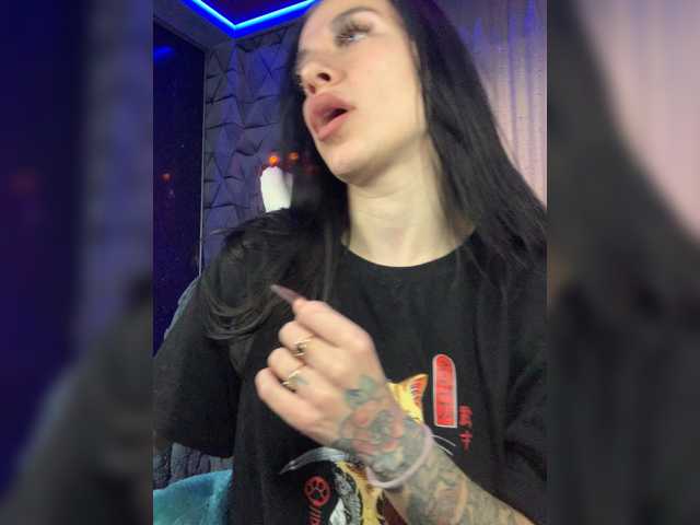 MaidenCrystal live cam on BongaCams