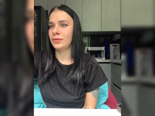 MaidenCrystal live webcam show