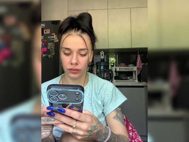 MaidenCrystal live cam on BongaCams