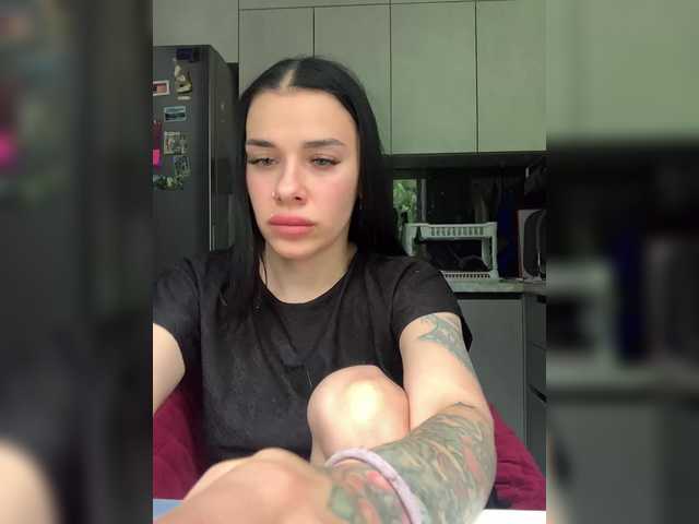 MaidenCrystal live cam