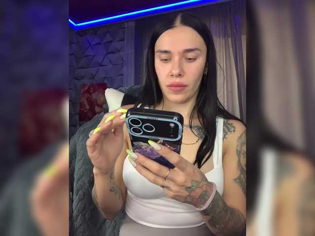 MaidenCrystal live cam on BongaCams