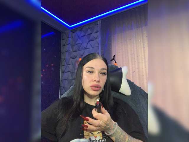 MaidenCrystal live cam on BongaCams