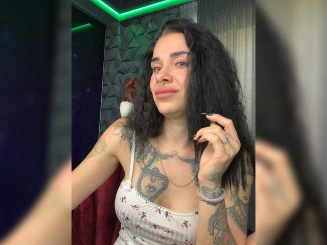 MaidenCrystal live cam on BongaCams