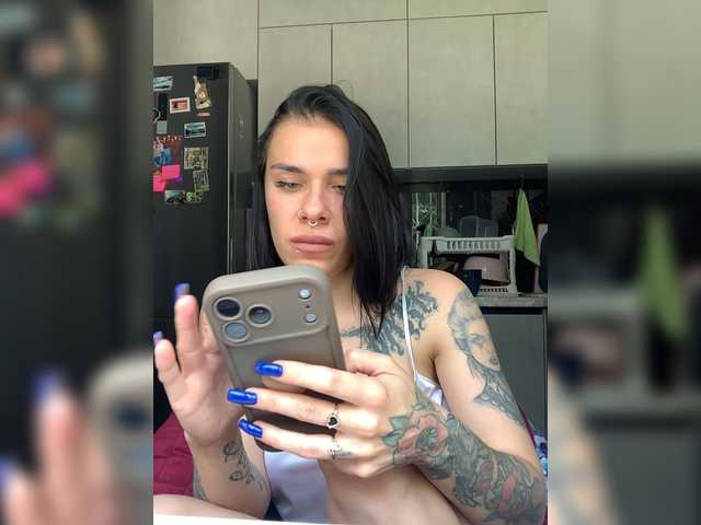 MaidenCrystal live cam on BongaCams
