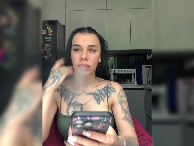 MaidenCrystal live cam on BongaCams