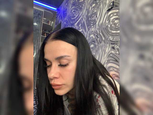 MaidenCrystal live cam on BongaCams