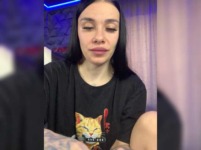 MaidenCrystal, en vivo ahora en BongaCams