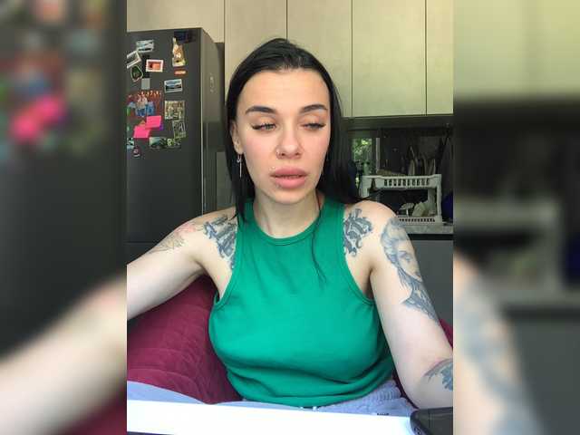 MaidenCrystal live cam on BongaCams