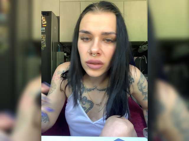 MaidenCrystal live cam on BongaCams
