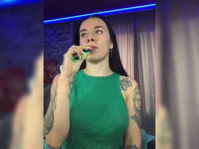 MaidenCrystal's webcam live show