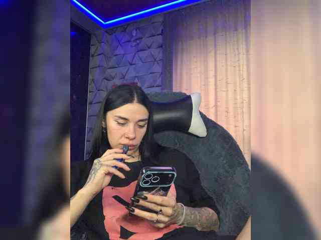 MaidenCrystal Live Webcam on BongaCams