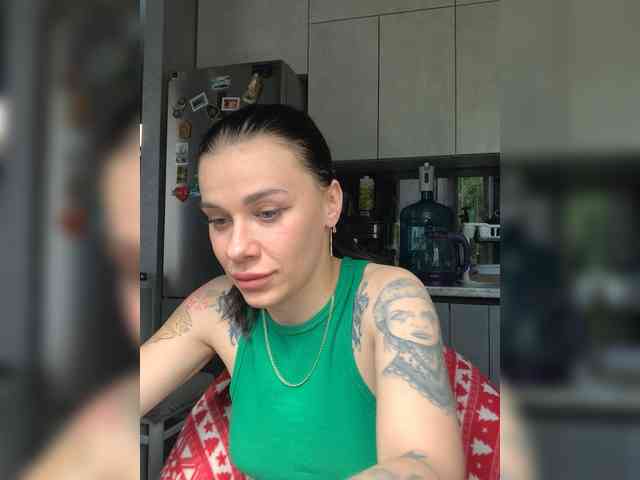 MaidenCrystal Live Webcam on BongaCams