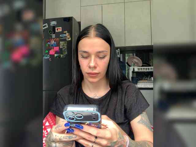 MaidenCrystal Live Webcam on BongaCams