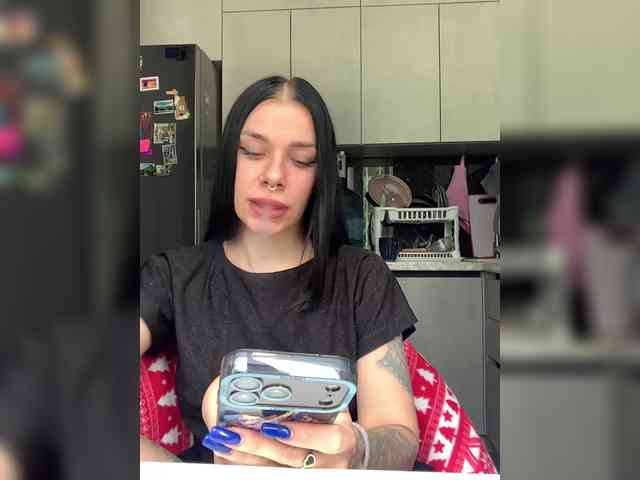MaidenCrystal Live Webcam on BongaCams