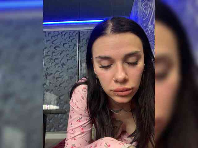 Dieses Model ist jetzt live. MaidenCrystal