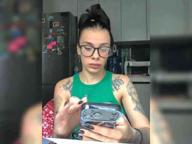 deva_maria's live room