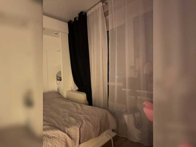 EmilyPure, en directo ahora en BongaCams
