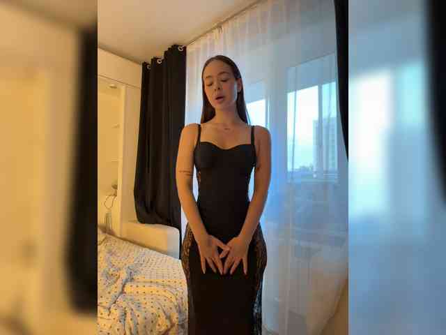 Модель: EmelyExx