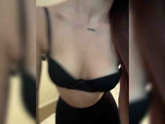 EmelyExx webcam