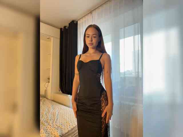 Model: EmelyExx