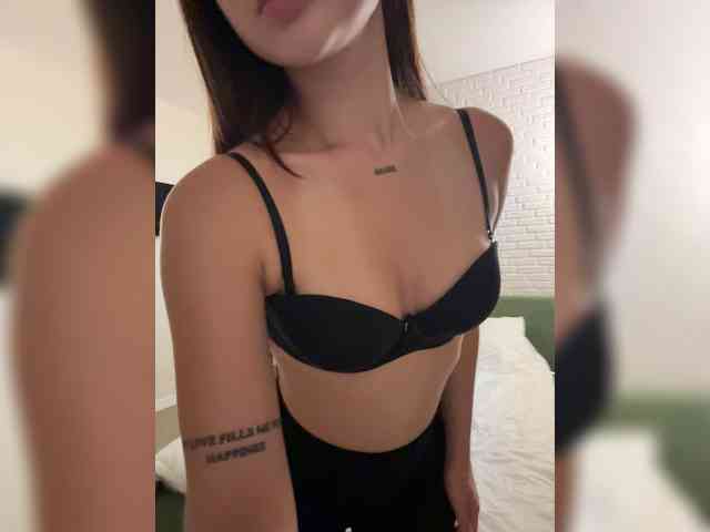 EmelyExx webcam