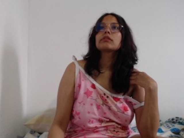 le modèle valak133 est en webcam porno dans un show sur le site bongacams, il possède les tags suivants: White/Caucasian,Brunette,Hairy
