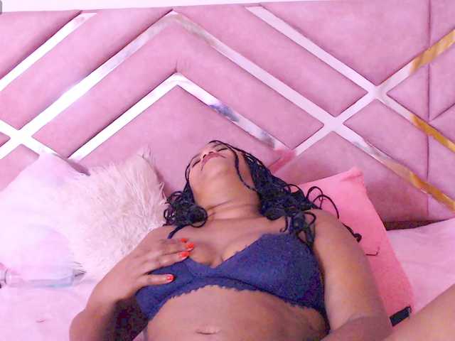 NiaPratt live cam on BongaCams