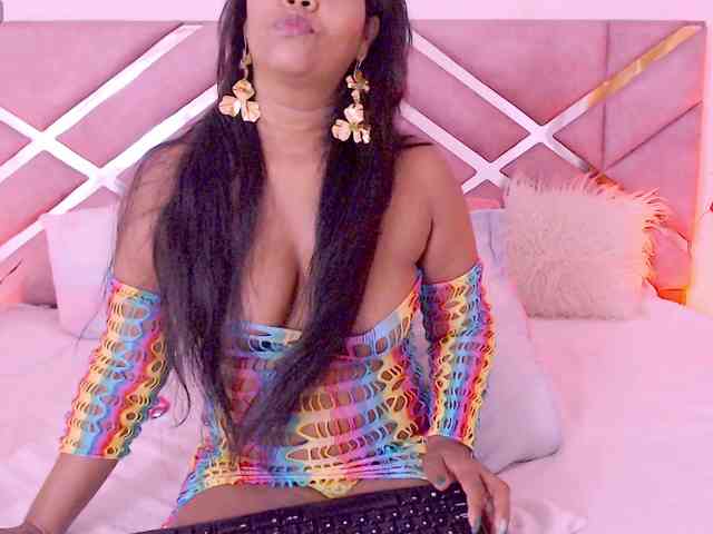 NiaPratt webcam