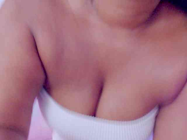 NiaPratt webcam