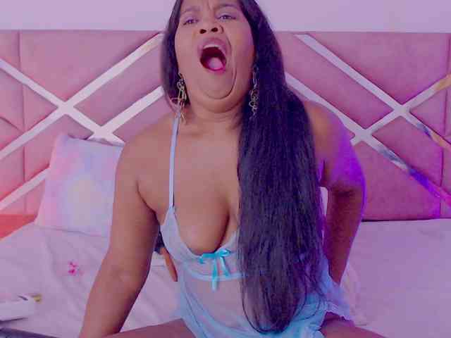 NiaPratt webcam