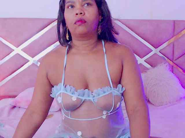 NiaPratt webcam