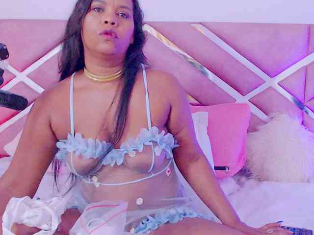 NiaPratt webcam