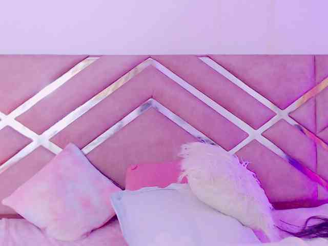 NiaPratt webcam