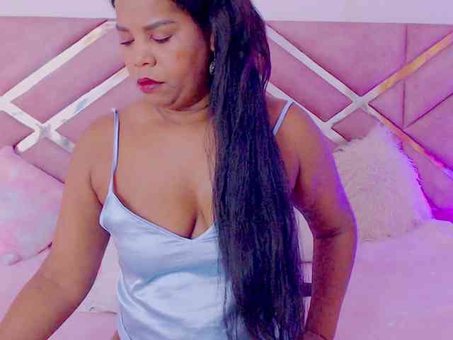 NiaPratt webcam