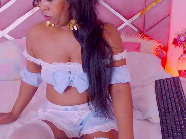 NiaPratt webcam