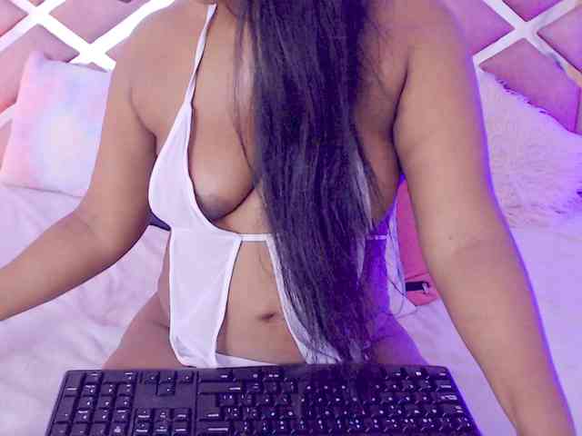 NiaPratt webcam