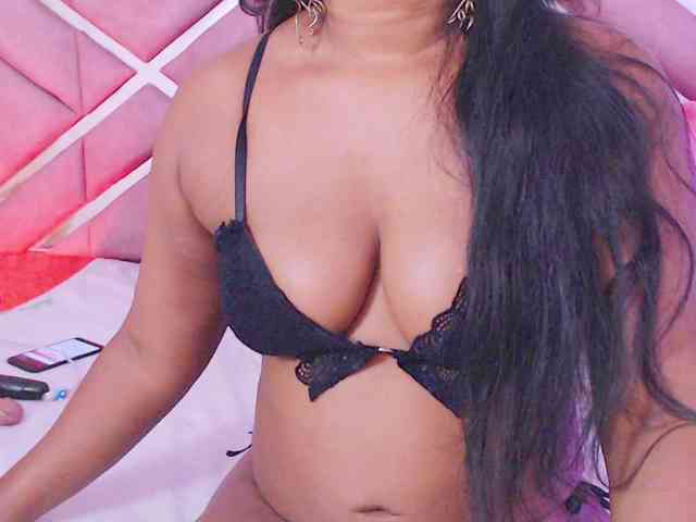 NiaPratt webcam
