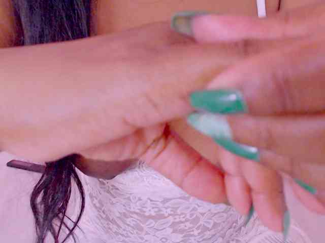 NiaPratt webcam