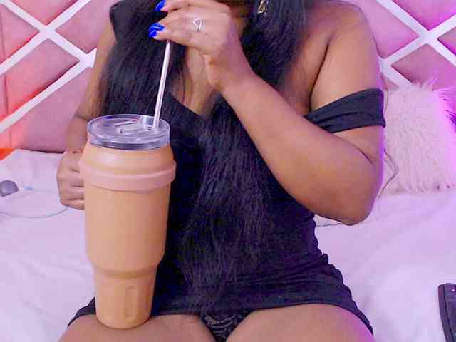 NiaPratt webcam