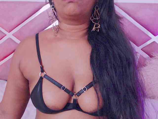 NiaPratt webcam