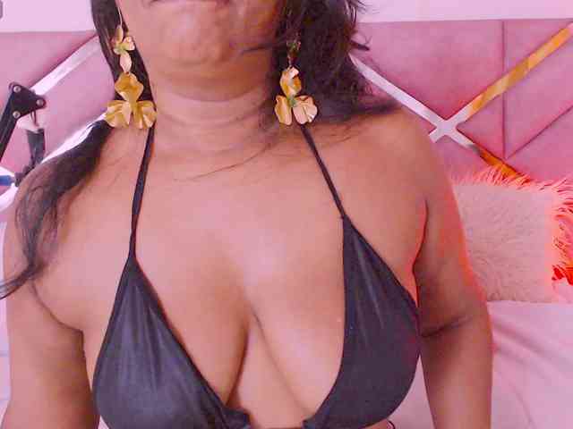 NiaPratt webcam