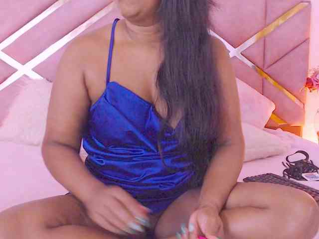 NiaPratt webcam