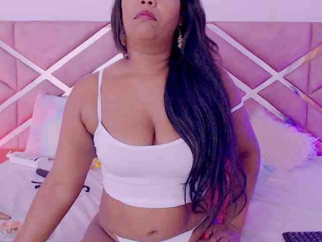 NiaPratt webcam