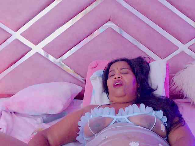 NiaPratt webcam